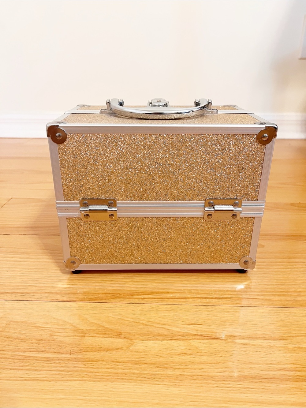 Makeup Case Storage - Picture 1 of 9